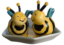 Honey Bee Hive Nest Salt and Pepper Shaker Set with Honeycomb Tray