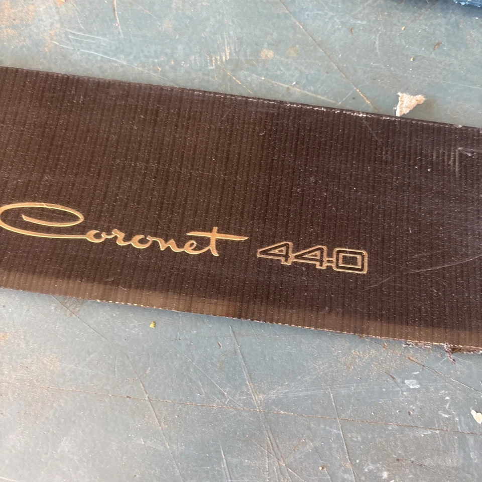 Dodge Coronet 440 1969 lado del conductor tablero moldura bisel placa esquina 69 Mopar Foto 3 de 4