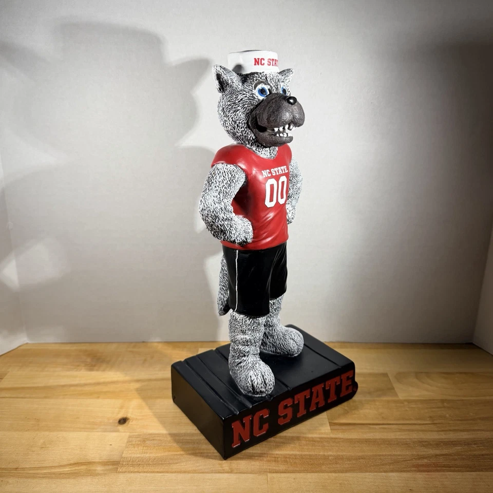 NC State Wolfpack NCAA Sr. Wuf Figura Estatua Auténtica Mascota Estatua Foto 3 de 4