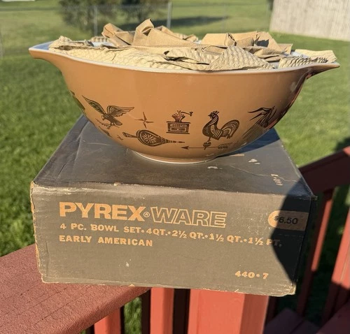 VTG PYREX WARE EARLY AMERICAN4 PC. BOWL SET• IN ORIGINAL BOX