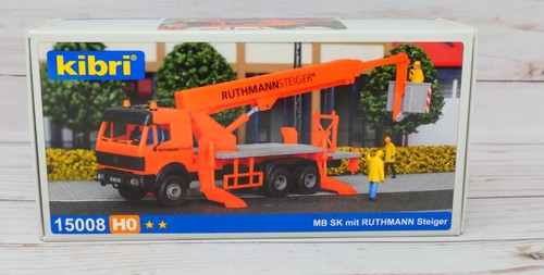 Camión Kibri 15008, Mercedes-Benz SK con grúa Ruthmann-Steiger, escala HO sellado | Zustand: New