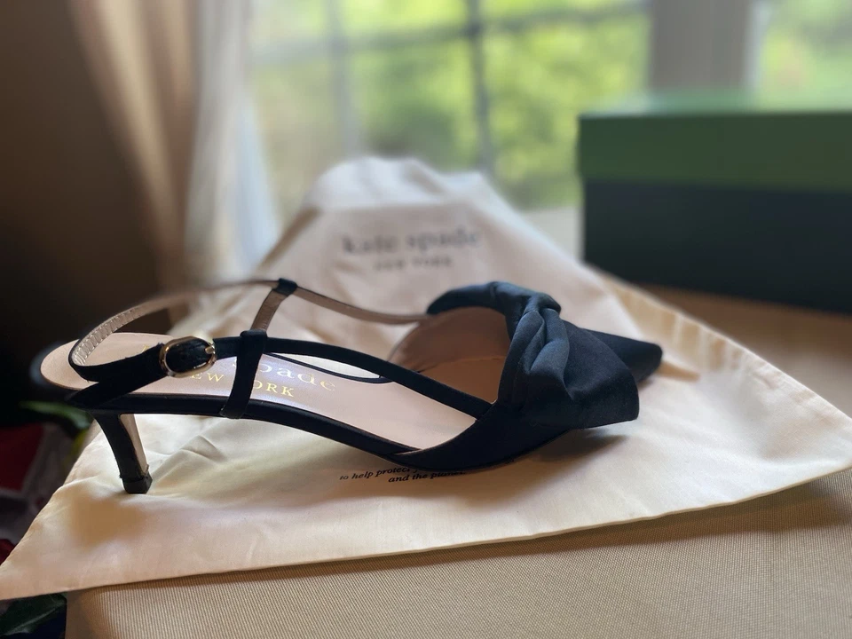 Sapato social Kate Spade preto couro envernizado liso tamanho 8.5 preto laço - Imagem 2 de 4