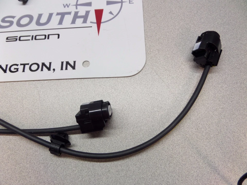 Toyota FJ Cruiser 4Runner Anti-Skid Harness and LH Speed Sensor Genuine OE OEM — 第 3/4 张图片