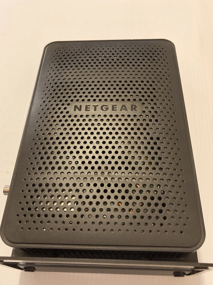 NETGEAR CG3000Dv2 N450 Cable Wi-Fi Modem Router With Cables - Image 4 of 4