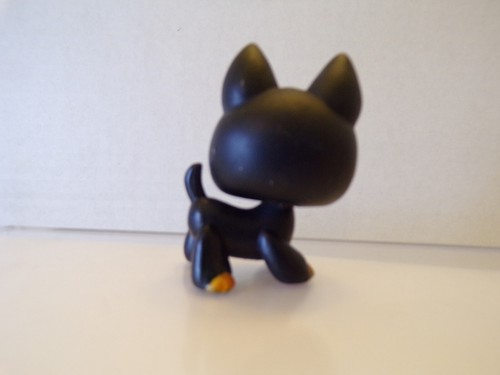 Littlest Pet Shop~#92~Doberman Pinscher~Perro~Negro Naranja~Ojos Naranja~Imán Rojo - Imagen 2 de 3