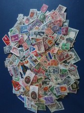VRAC DE 300 TIMBRES DIFFERENTS   BONNE COTE   A SAISIR