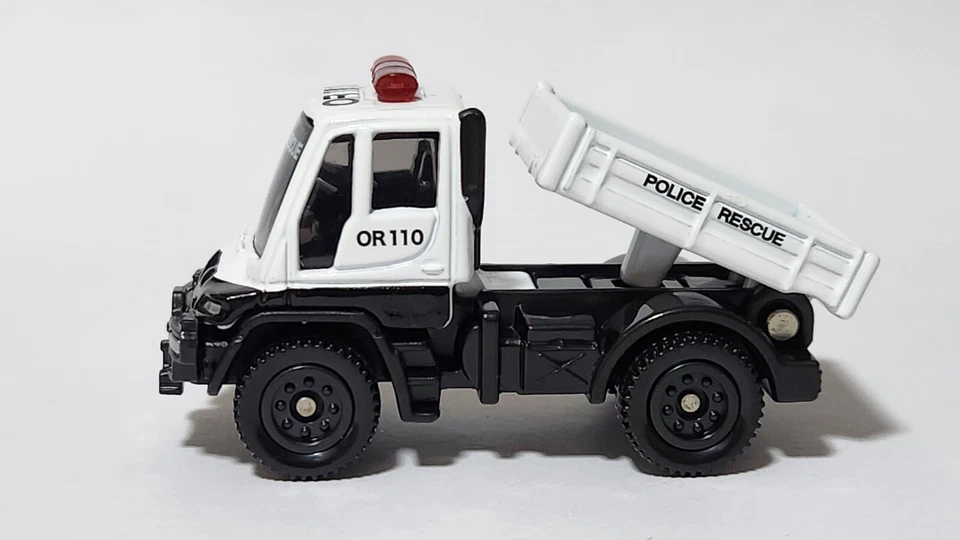 Tomica Mercedes Unimog Police Tomica Lottery 19 - Image 3 of 4