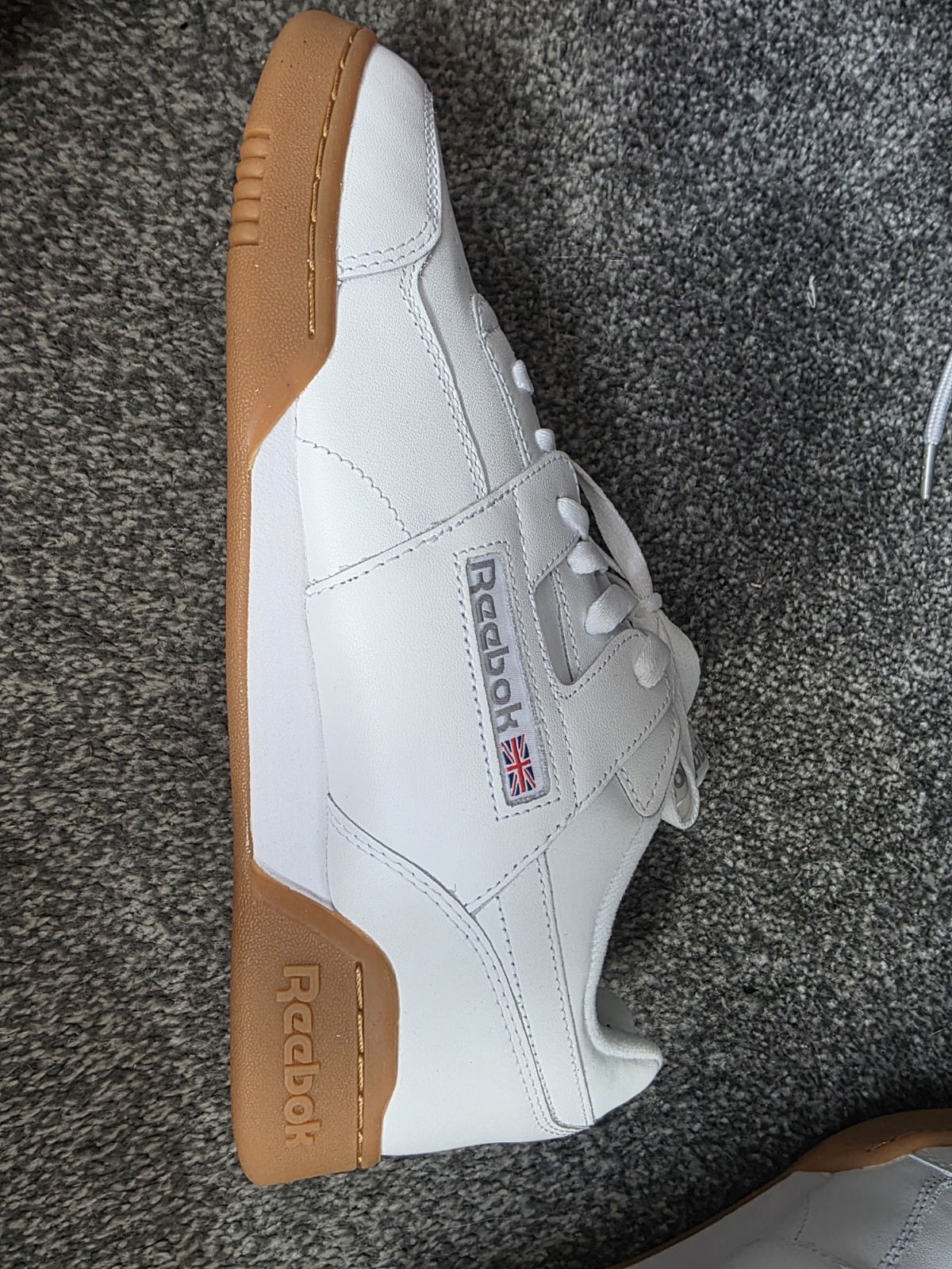 SAOLA Rebook Classics scarpe da ginnastica uomo bianche taglia UK 9 con suola in gomma nuove