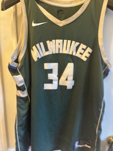 Nike Milwaukee Bucks Giannis Antetokounmpo Jersey XL 52