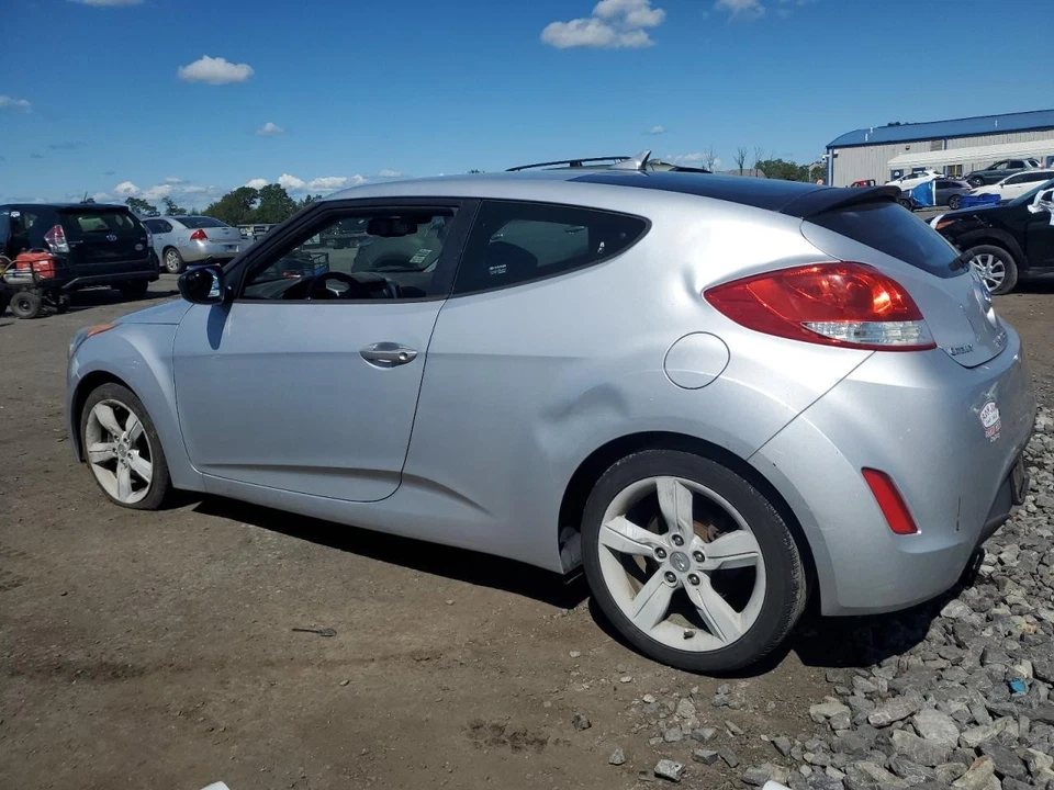 Used Right Tail Light Assembly fits: 2014 Hyundai Veloster without LED accent Ri - Image 3 of 4