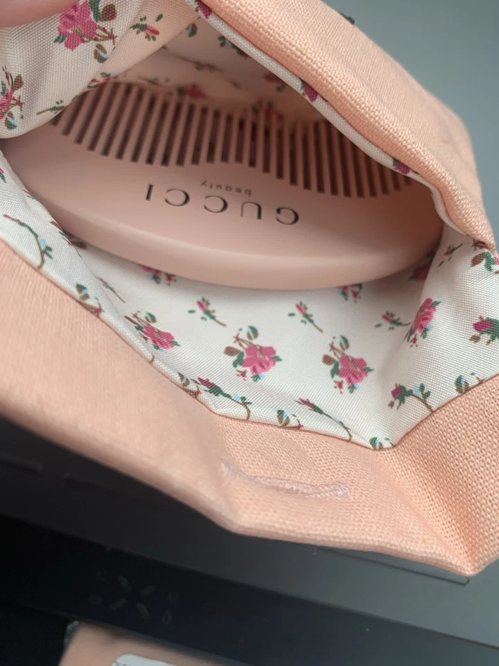 Gucci Beauty GWP Comb w/ Pouch - Image 3 of 4