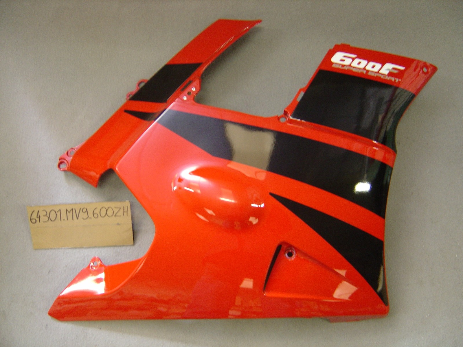 Flanc de carénage droit CBR600 pour réparer une moto après chute