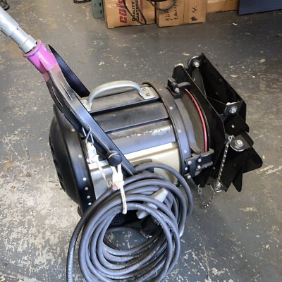 Mole/arri 2k 8 Inch Fresnel With Bar door 