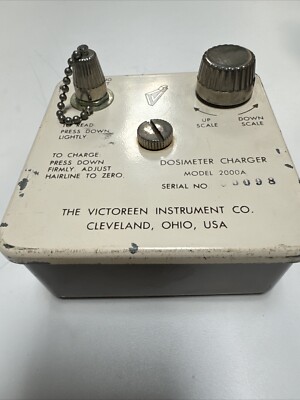 Victoreen 2000A Nuclear Research Dosimeter Charger Radiation