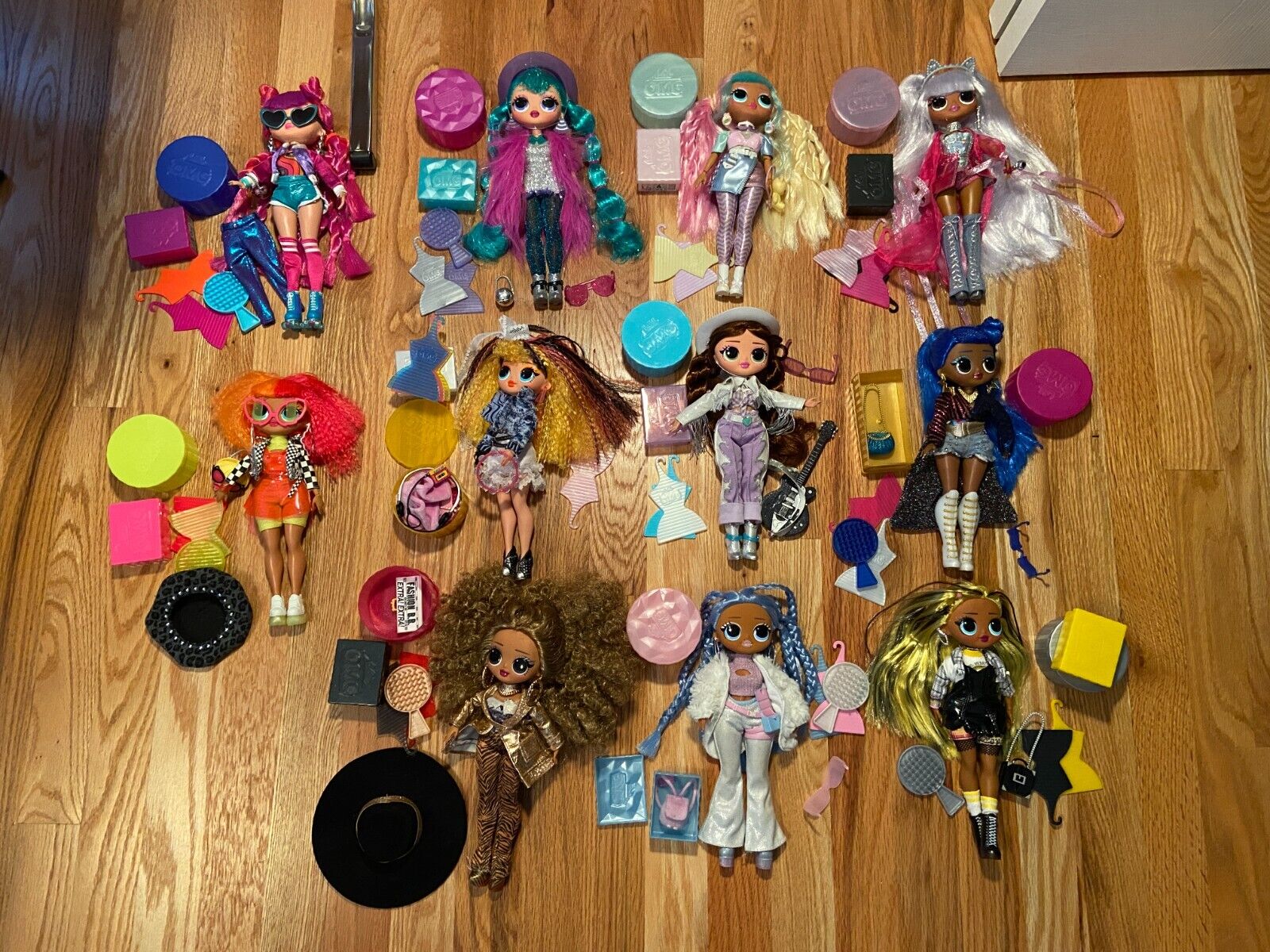 LOL OMG Doll - Lot of 11 Figures & Accessories Candylicious Neonlicious Lonestar