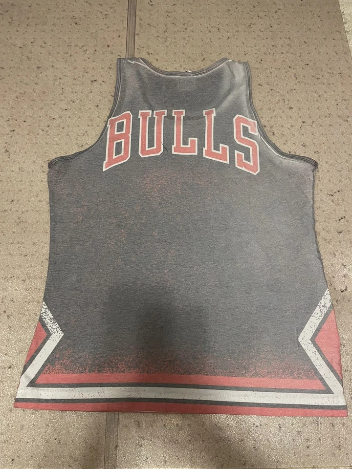 Camiseta sin mangas Mitchell & Ness NBA Chicago Bulls reloj violación color desvanecimiento pequeña Foto 4 de 4