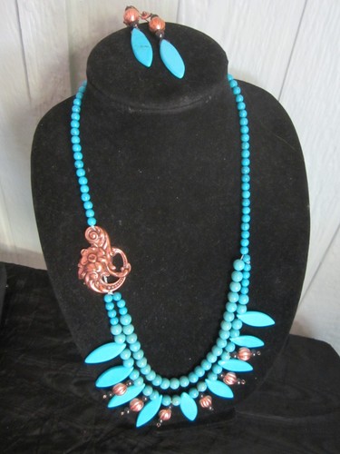 Beautiful turquoise stone necklace and earrings set - Stock #153 - Picture 4 of 5