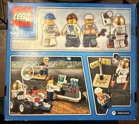Brand New LEGO CITY: Space Starter Set (60077)