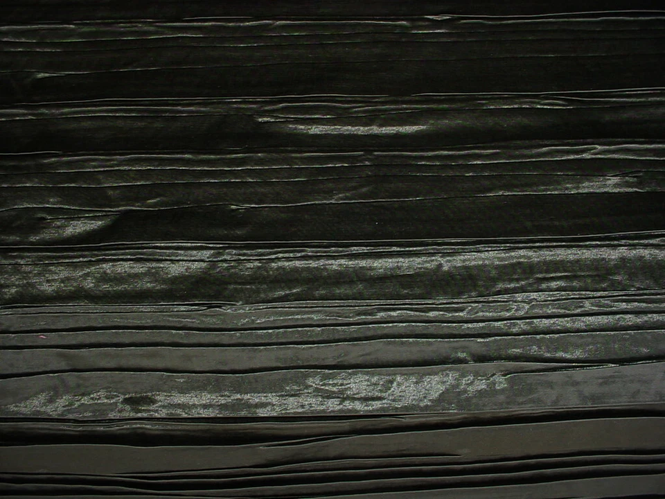 1-3/8Y Zinc Textiles Z181/02 Man Ray Racing Pleated Satin Upholstery Fabric - Image 3 of 4