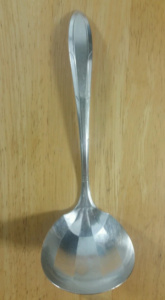 NOBILITY PLATE VINTAGE 1937 REVERIE PATTERN "7 1/4" SILVERPLATED GRAVY LADLE - Image 3 of 4