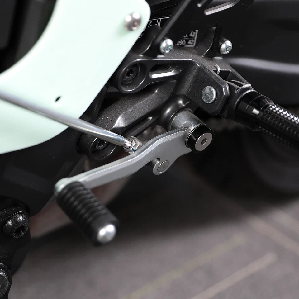 Gear Shift Lever Pedal Pin Screw Bolt For YAMAHA Super Tenere XTZ1200 YZF600R - Image 3 of 4