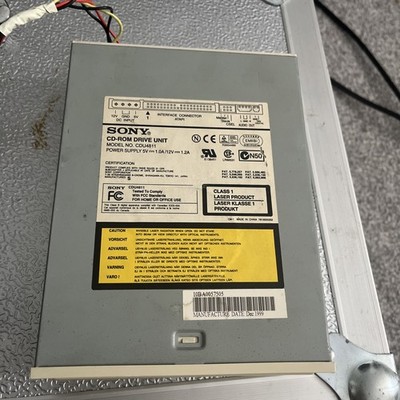 Akai MPC4000 CD-ROM mit internem Kabel