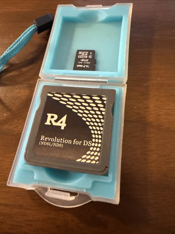 Actualización R4 Revolution para cartucho Nintendo DS + 4GB Micro SD Foto 2 de 4
