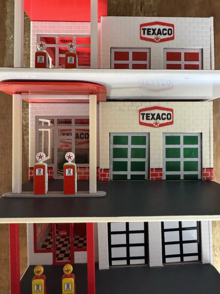 Greenlight Texaco Vintage Gas Station Mechanics Corner Lot Of 3 CHASE Variation - Image 3 of 4