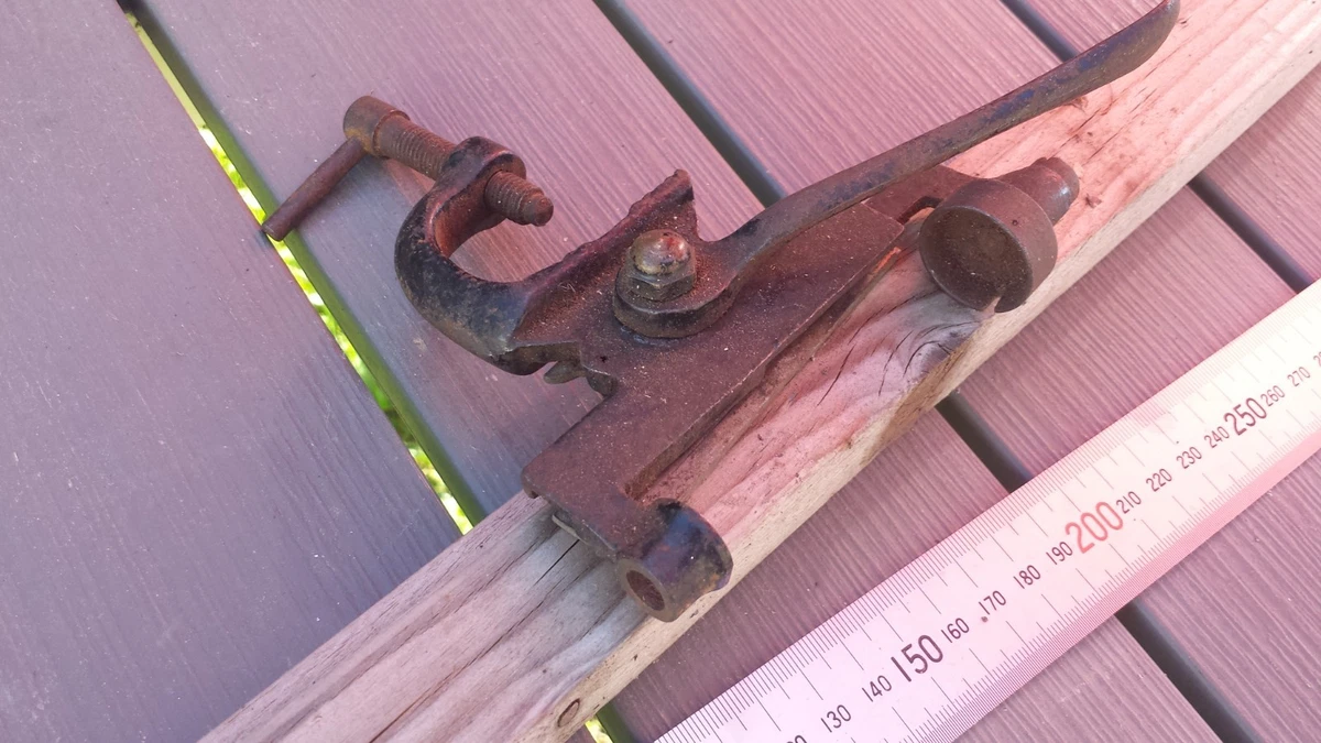 Ancien Sertisseur a Cartouche Chasse Chasseur Manufacture D'Armes De St