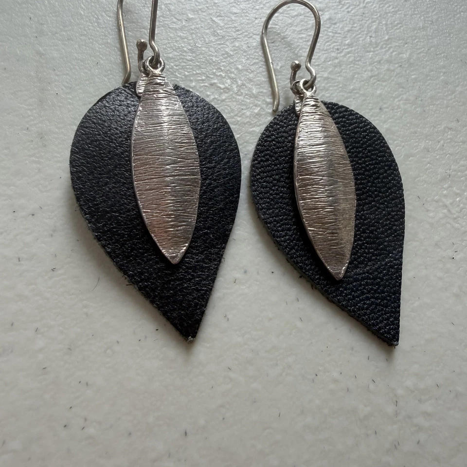 Silpada 925 Sterling Silver Israel Black Leather Leaf Dangle Hook Earrings - Image 3 of 4