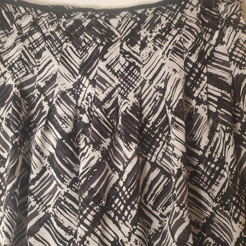 Talbots Skirt Sz 10 Black White A-Line Knee Length Lined Pleated Side Zip - Picture 3 of 4