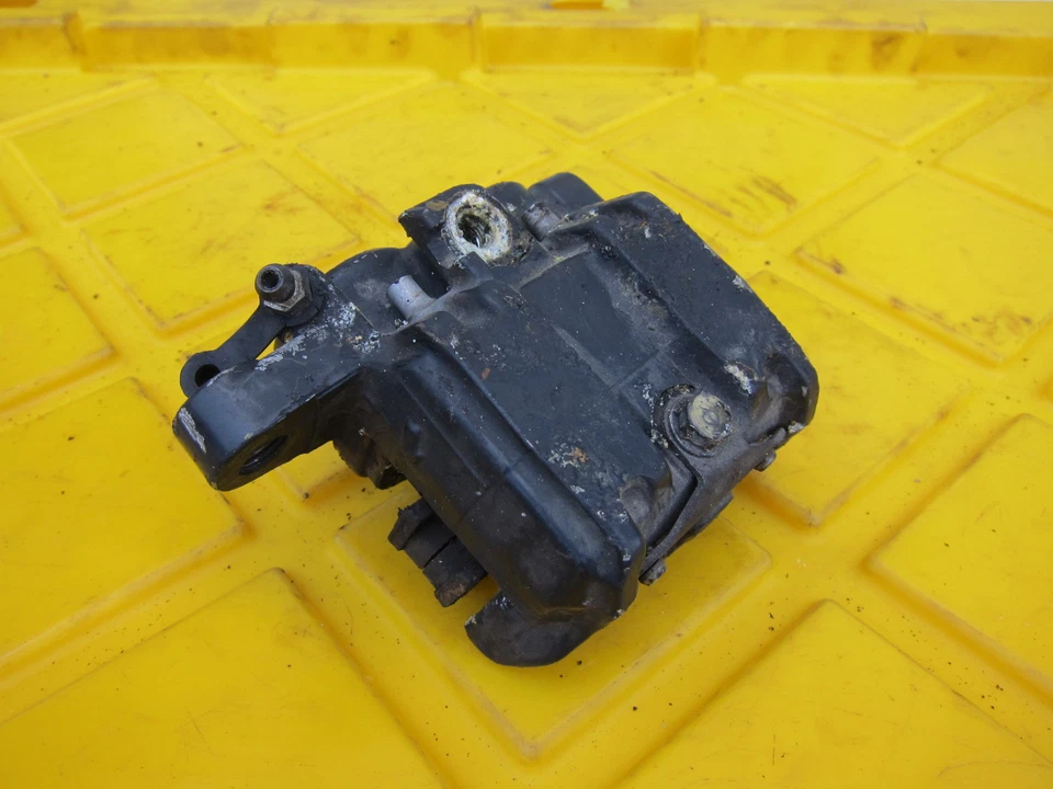 1983 Honda V45 Interceptor VF750F OEM RIGHT FRONT BRAKE CALIPER - Image 3 of 4