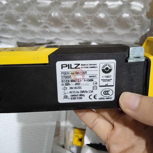 1PCS New PILZ PSEN me1M/1AR 570005 safety switch