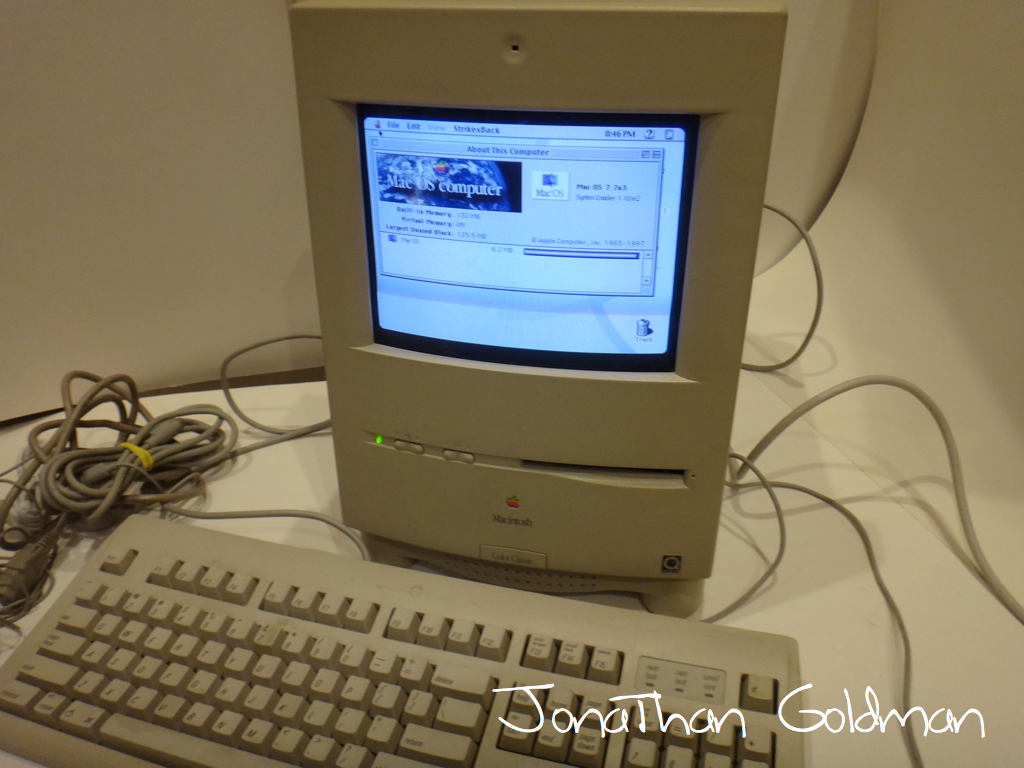 Vintage Apple Macintosh Color Classic Mystic with System 7.7