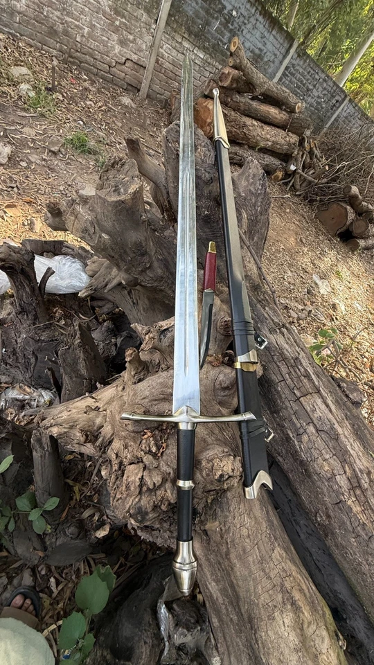 Espada vikinga de hoja de acero al carbono hecha a mano personalizada, espada de caza, espada medieval Foto 2 de 4