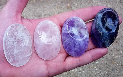 Piedra de pulgar sangrada con sangría de cristal - piedra preciosa curativa de chakra reiki 1 pieza - Imagen 1 de 60