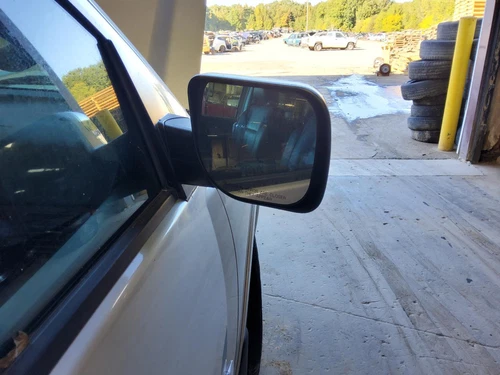 Used Right Door Mirror fits: 2015 Nissan Armada Power single arm mount w/o memor
