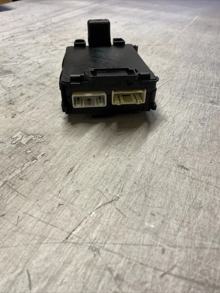 MAZDA 3 Anno 2018 Centralina Comfort TK52675Y0D - Immagine 2 di 3