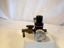 SPEEDAIRE 4ZM07 Air Regulator,1/8 In. NPT,14 cfm,300 psi   assembly with gage