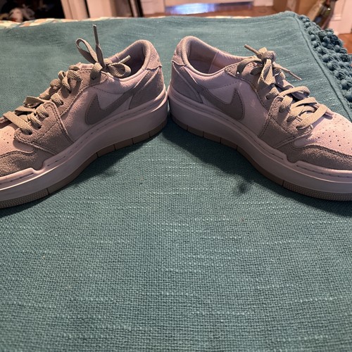 Size 8.5W - Air Jordan 1 Elevate Low Stealth/Titanium - Bild 6 von 6