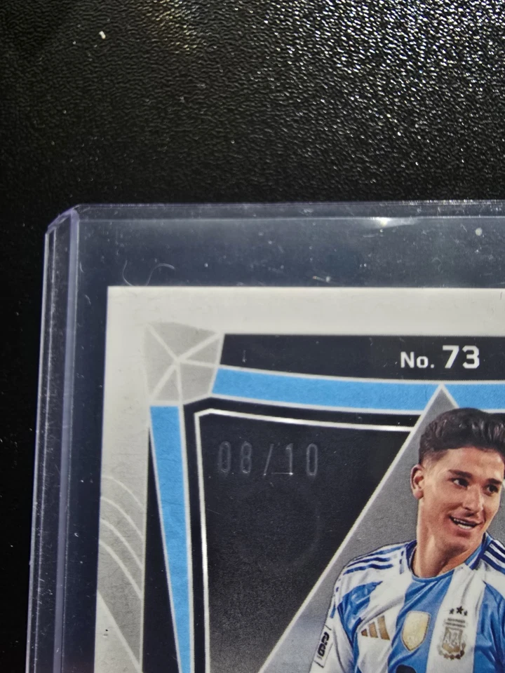2022-23 Panini Obsidian Julian Álvarez Novato Gold Flood #1/10 Manchester City. Foto 4 de 4