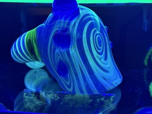 UV Reactive Horned Reversal Piece - Picture 5 of 6