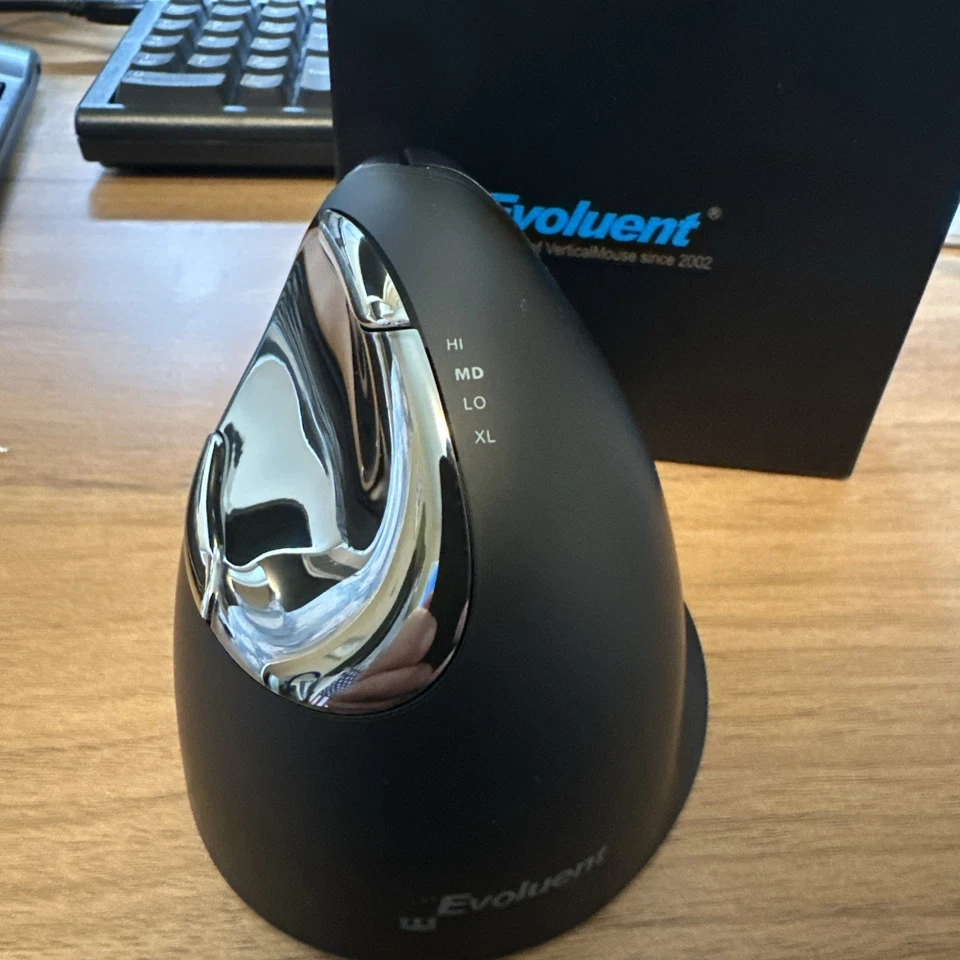 Evoluent VM4RW VerticalMouse 4 Right Hand Ergonomic Mouse-Wireless [USED]™ - Image 3 of 4