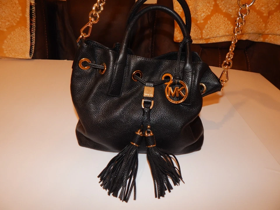 Michael Kors LG CAMDEN Cartera con Cordón Cuero Guijarro Negro, Dorado Foto 2 de 4