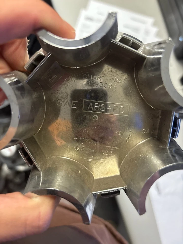 98 99 00 01 02 03 OLDSMOBILE INTRIGUE SILHOUETTE OEM CENTER HUB CAP 6030 9593054 Foto 3 de 4