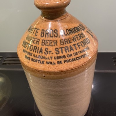 steinzeug flagon. White Bros. Ginger Beer. Griff defekt