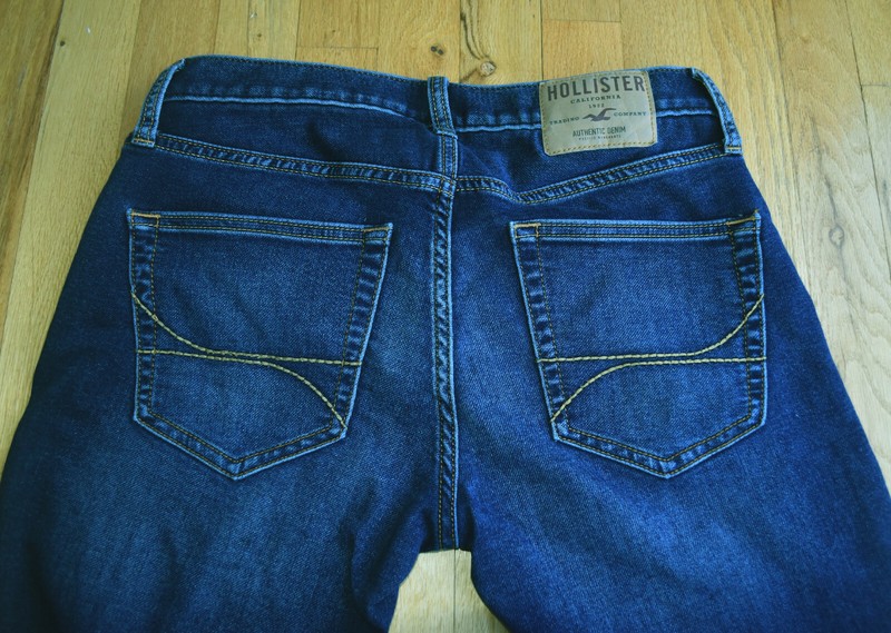 EUC! Hollister dark wash denim skinny leg jeans (28W 30L) 29.5” inseam, 9” rise