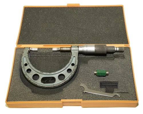 Mitutoyo 1-2" Blade Micrometer w Standard, Wrench, Case - 122-126  Ratchet Stop