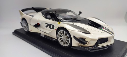 MAISTO 1:18 Scale Ferrari FXX K EVO PEARL METALLIC Diecast Car SPECIAL EDITION - Picture 8 of 10
