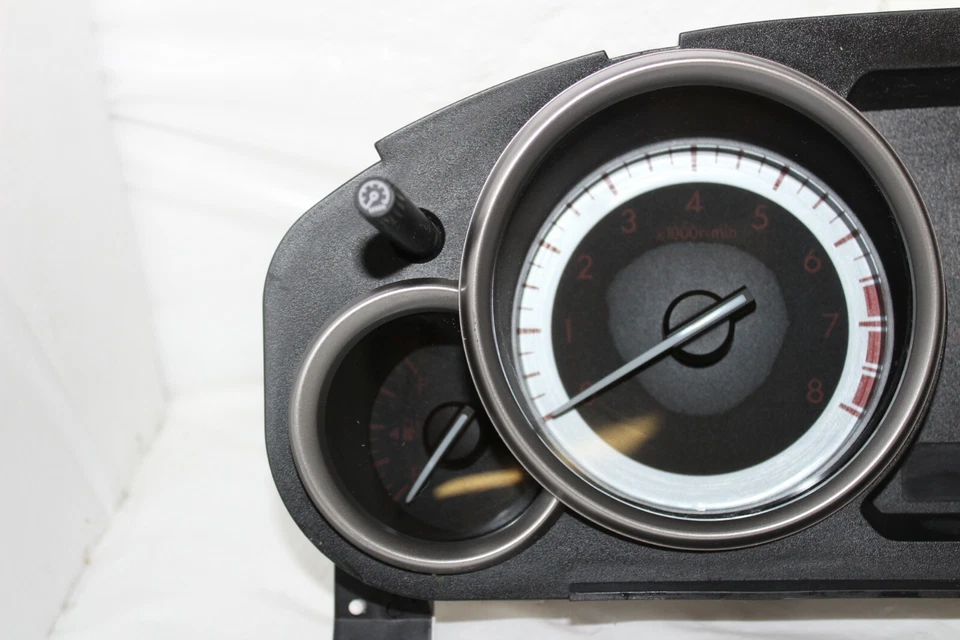 Cuadro de instrumentos velocímetro Mazda 6 2010 32.148 millas montaje roto Foto 3 de 4